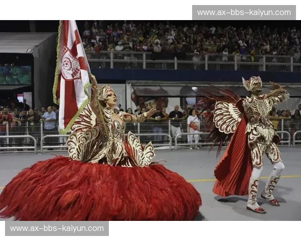 绿茵之上的华丽与坚韧：当桑巴舞步遇上巴尔干铁骑的终极博弈